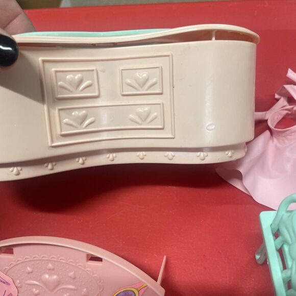 My Little Pony G1 Perm Shoppe Parts Lot Chair Comb Towel Shelf Makeup Shower Cap - Picture 5 of 16